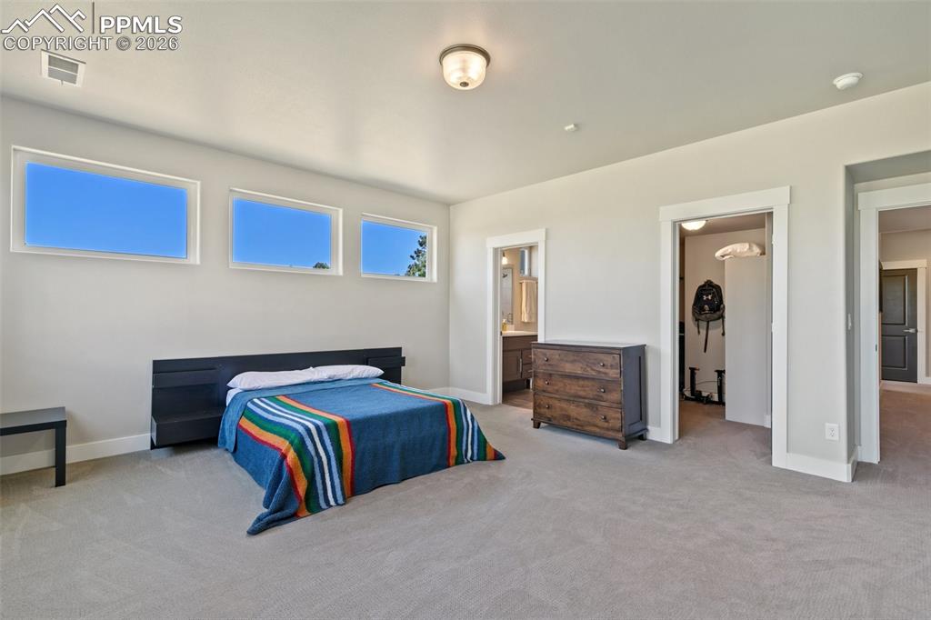 Image 40 of 50: Bedroom