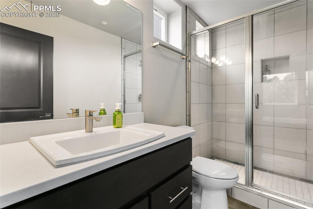 Image 41 of 50: Bathroom