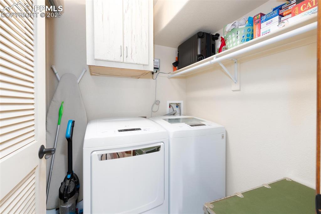 Image 13 of 20: Laundry
