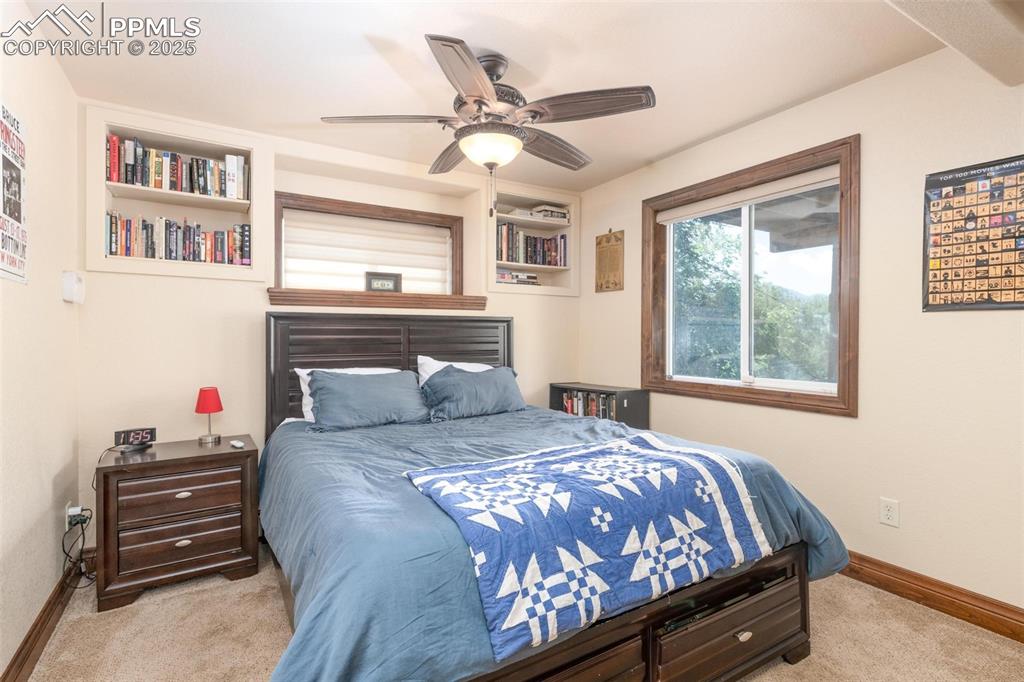 Image 14 of 20: Bedroom