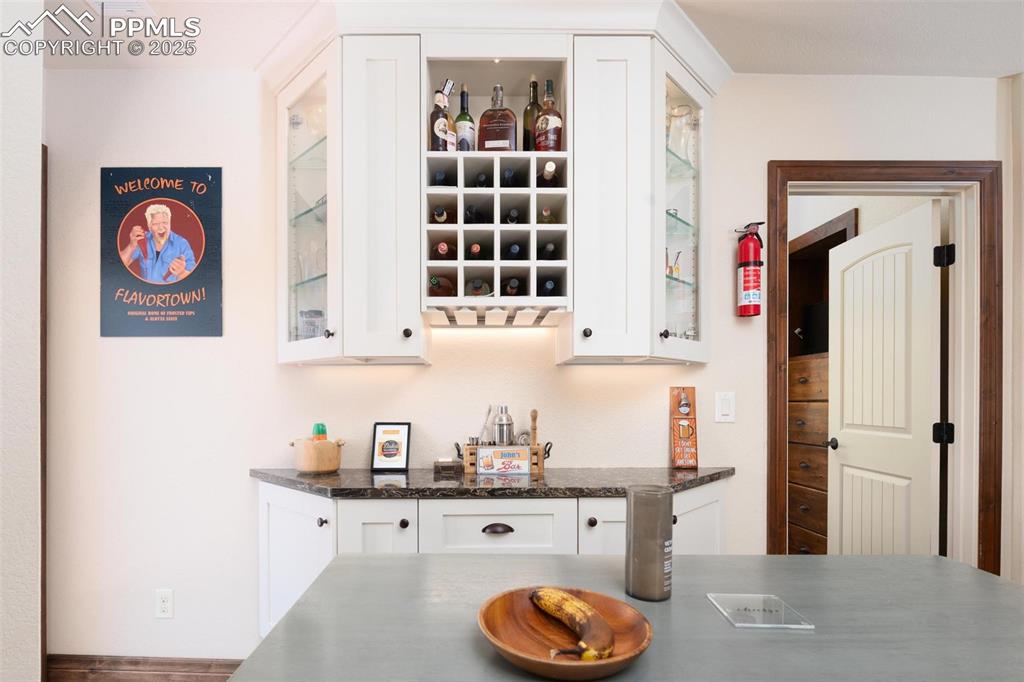 Image 5 of 20: Bar