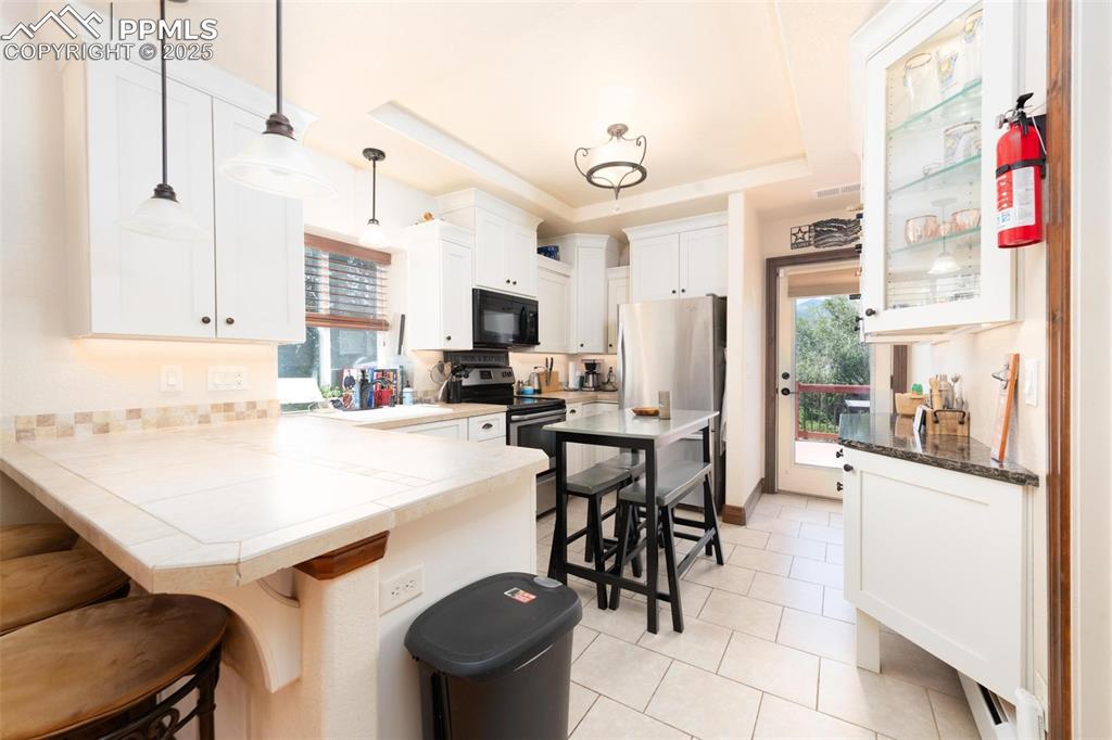 Image 6 of 20: Kitchen