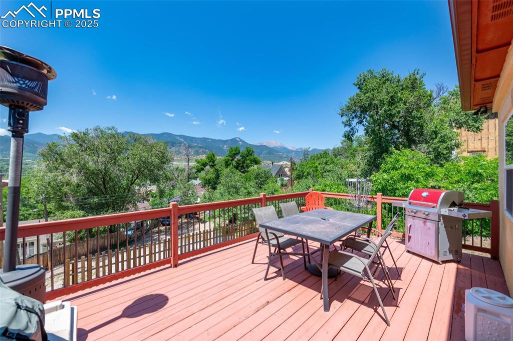 Image 8 of 20: Deck