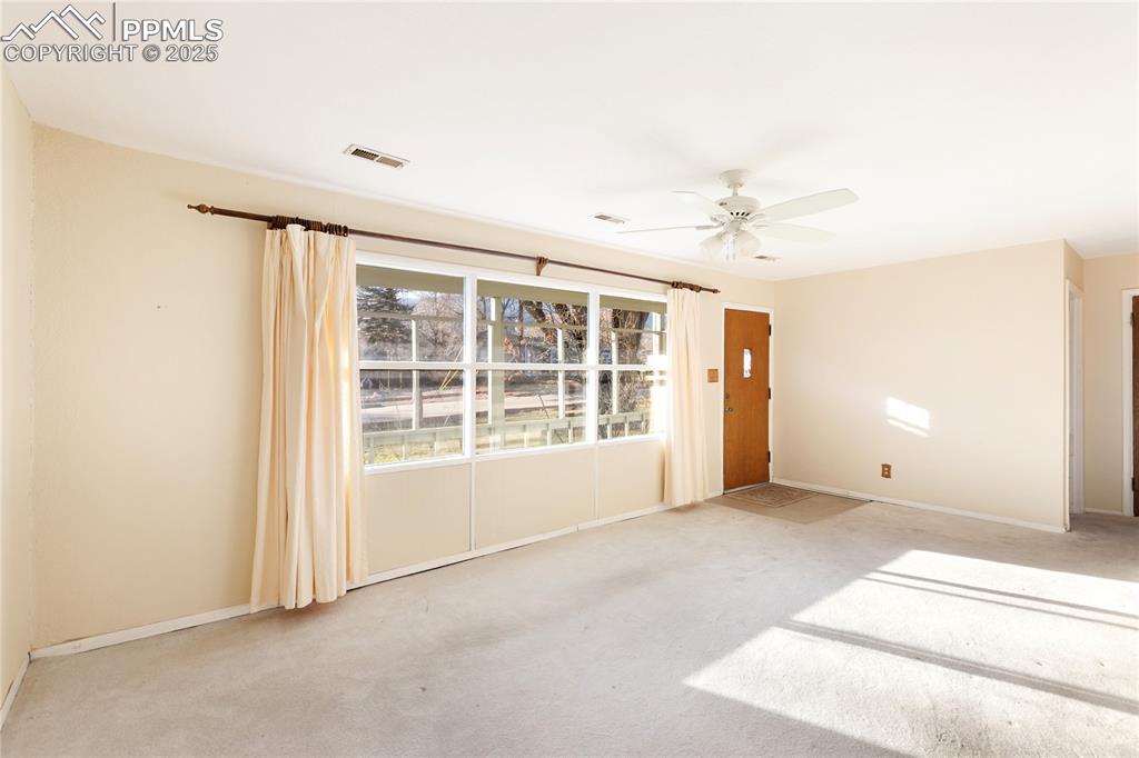 Image 17 of 44: Living Room