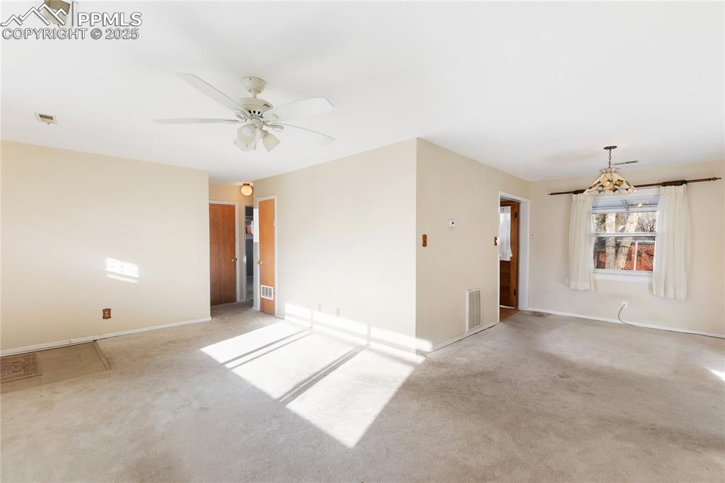 Image 21 of 44: Living Room