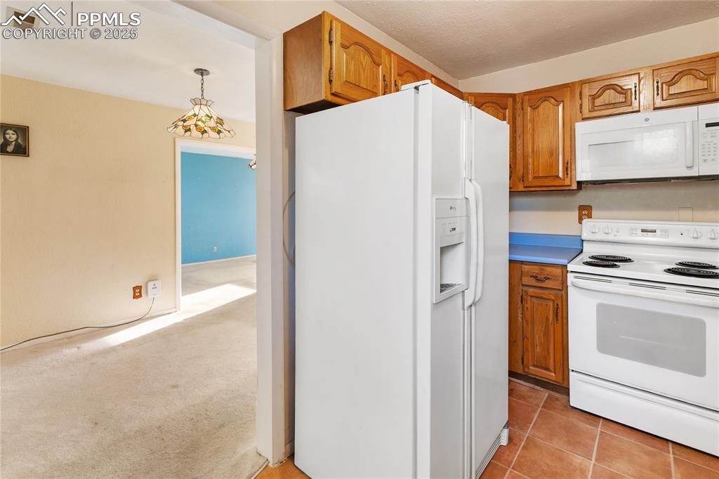 Image 26 of 44: Kitchen