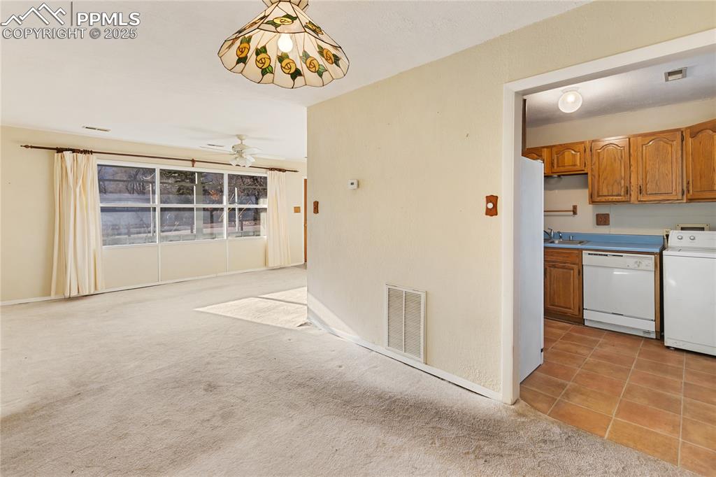 Image 27 of 44: Dining Room