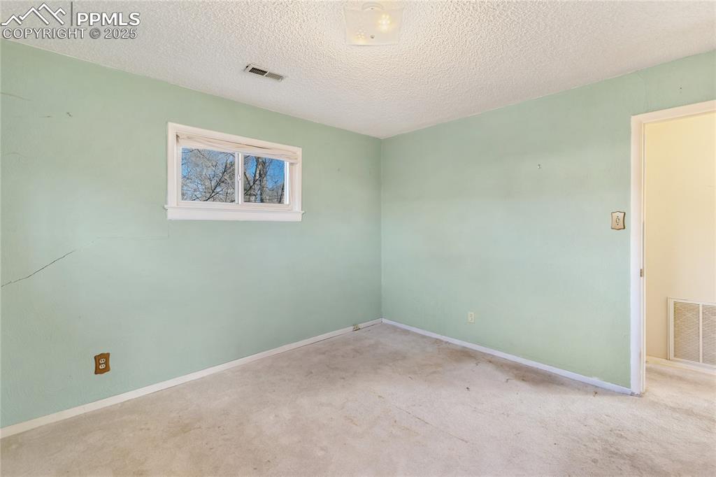 Image 29 of 44: Master Bedroom