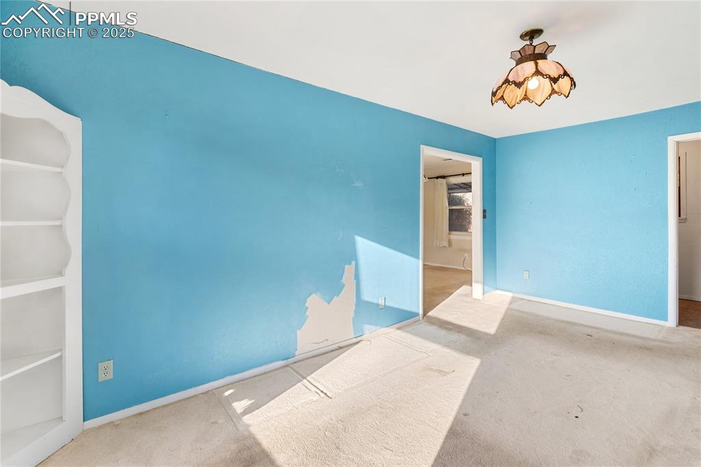 Image 38 of 44: Family Room