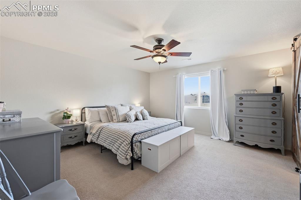 Image 22 of 34: Bedroom