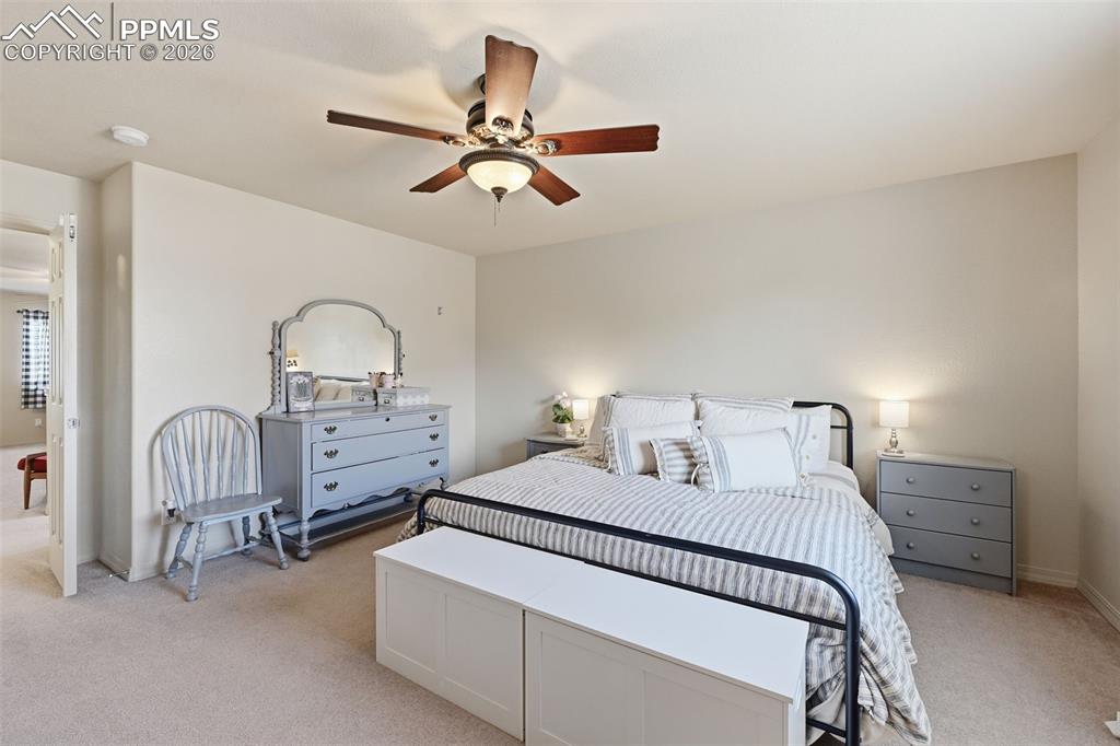 Image 23 of 34: Bedroom