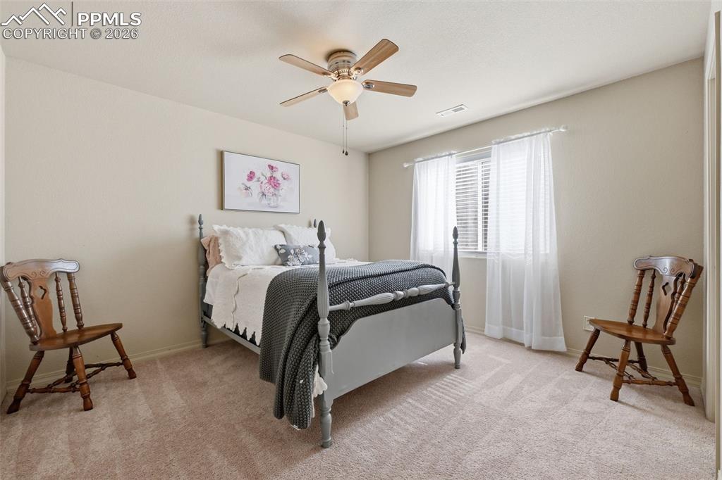 Image 28 of 34: Bedroom