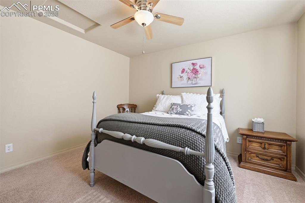 Image 29 of 34: Bedroom