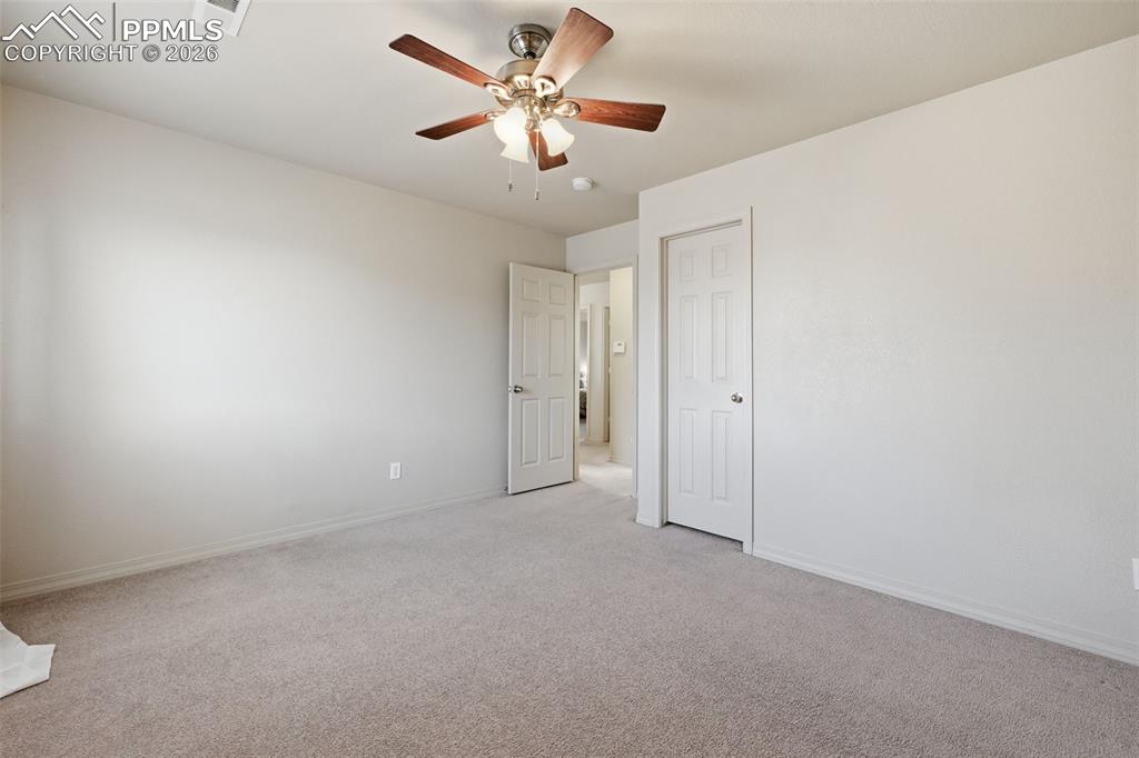 Image 31 of 34: Bedroom