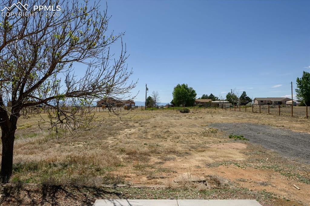 Image 19 of 35: Yard