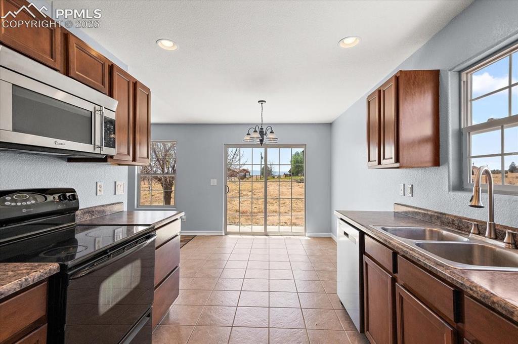 Image 6 of 35: Kitchen