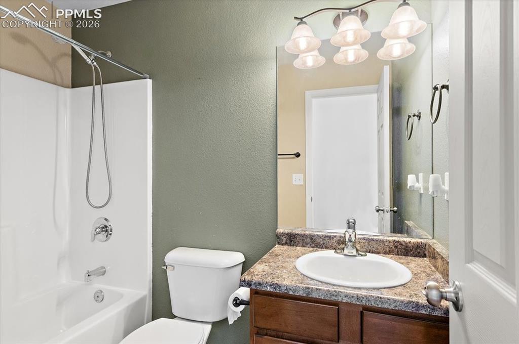 Image 9 of 35: Bathroom
