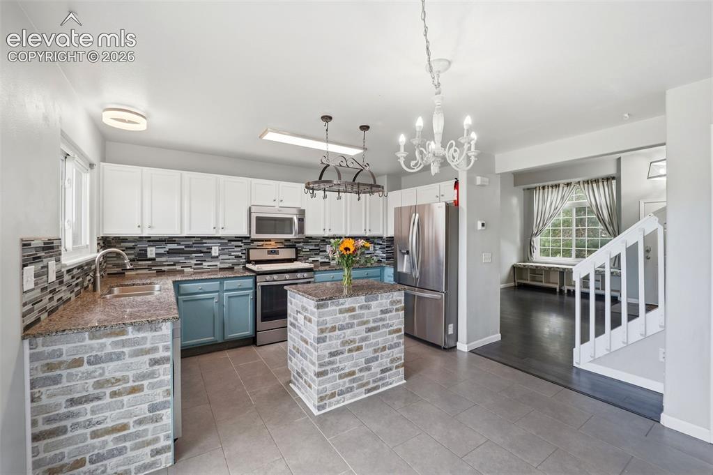 Image 12 of 49: Kitchen