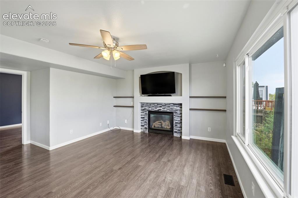 Image 15 of 49: Living Room