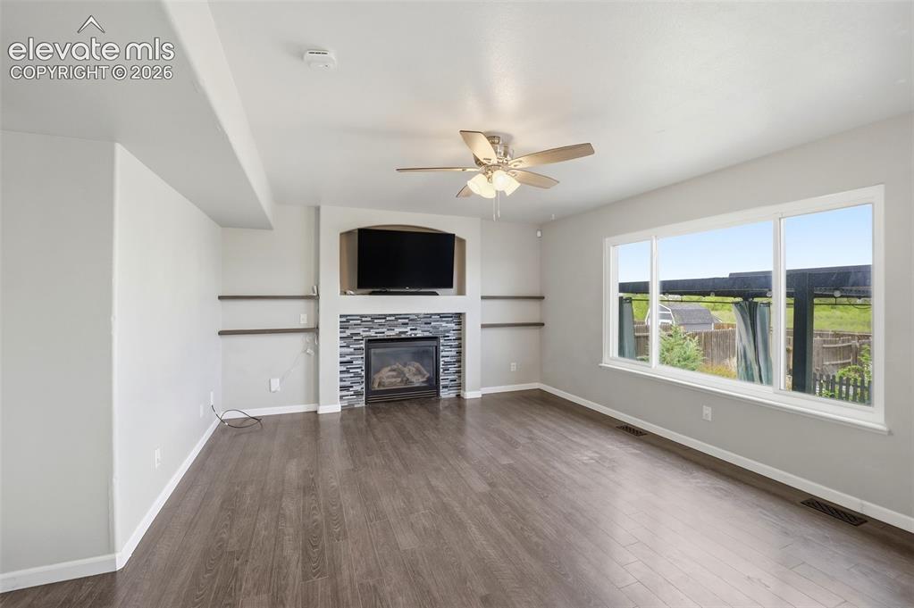 Image 16 of 49: Living Room