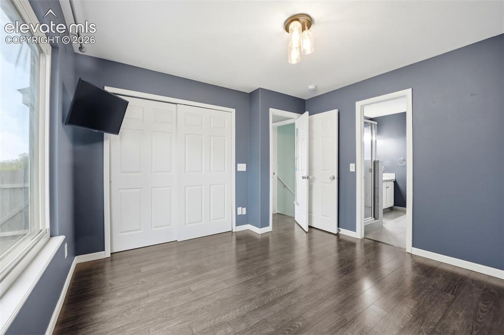 Image 18 of 49: Bedroom