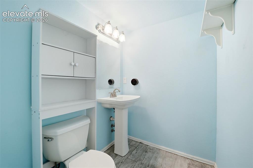 Image 38 of 49: Bathroom