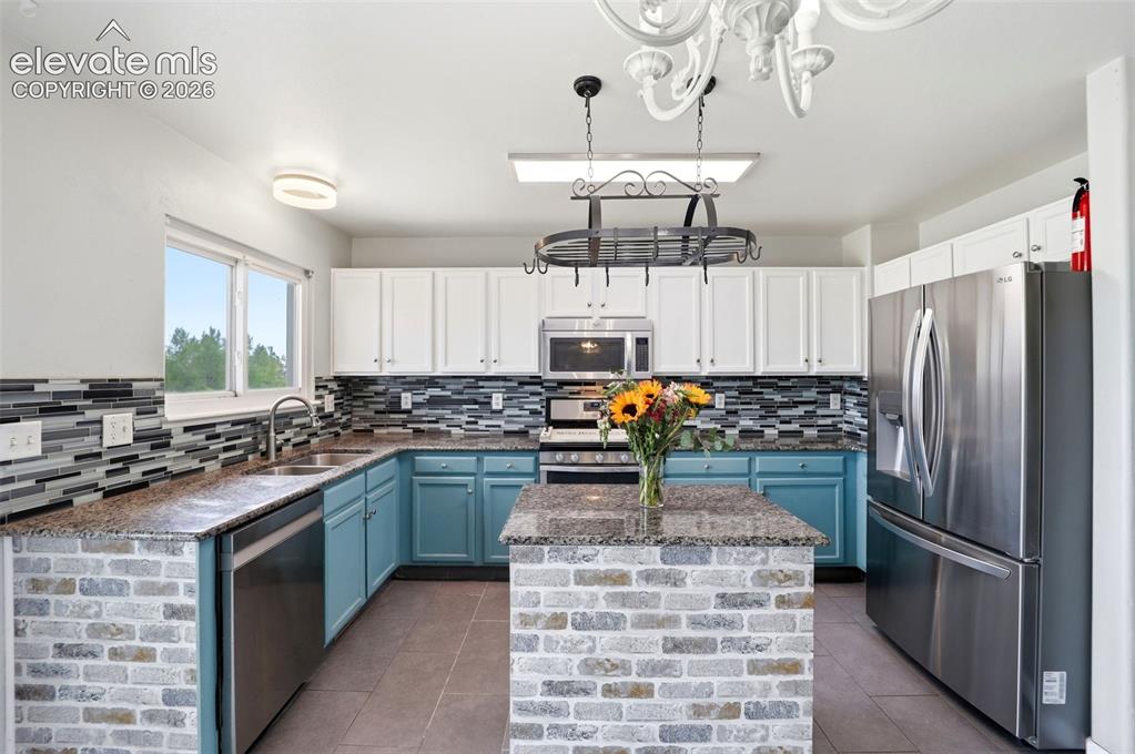 Image 8 of 49: Kitchen