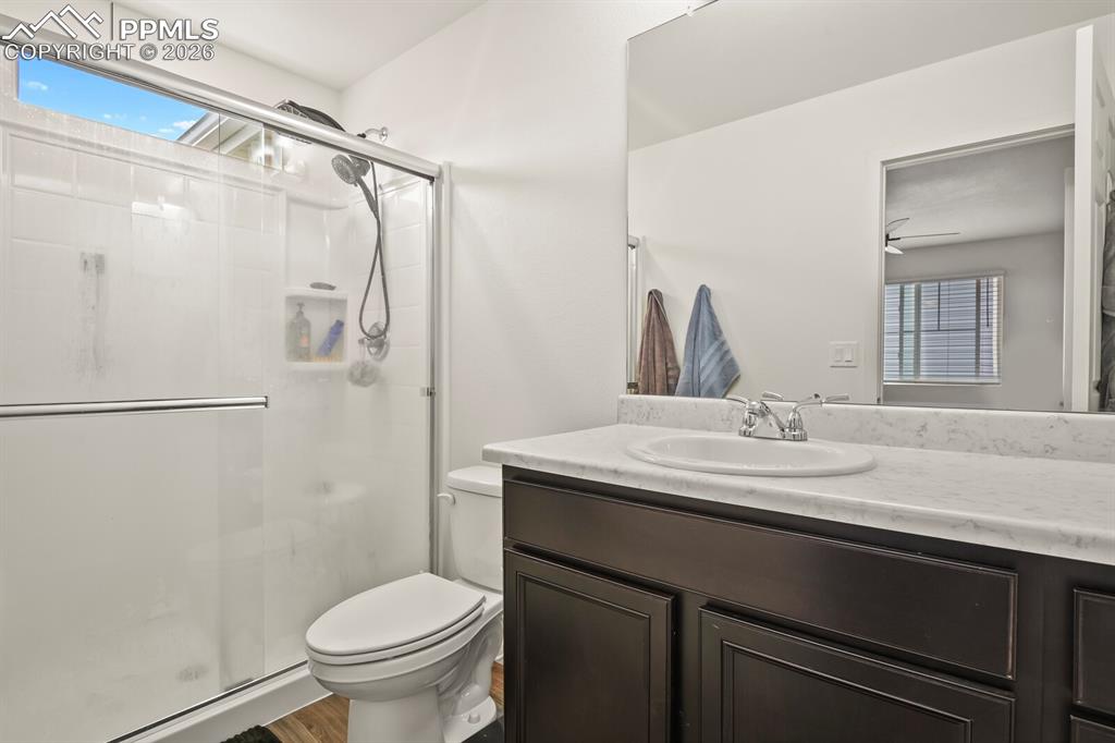 Image 18 of 27: Bathroom
