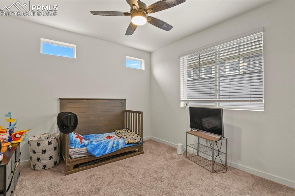 Image 19 of 27: Bedroom
