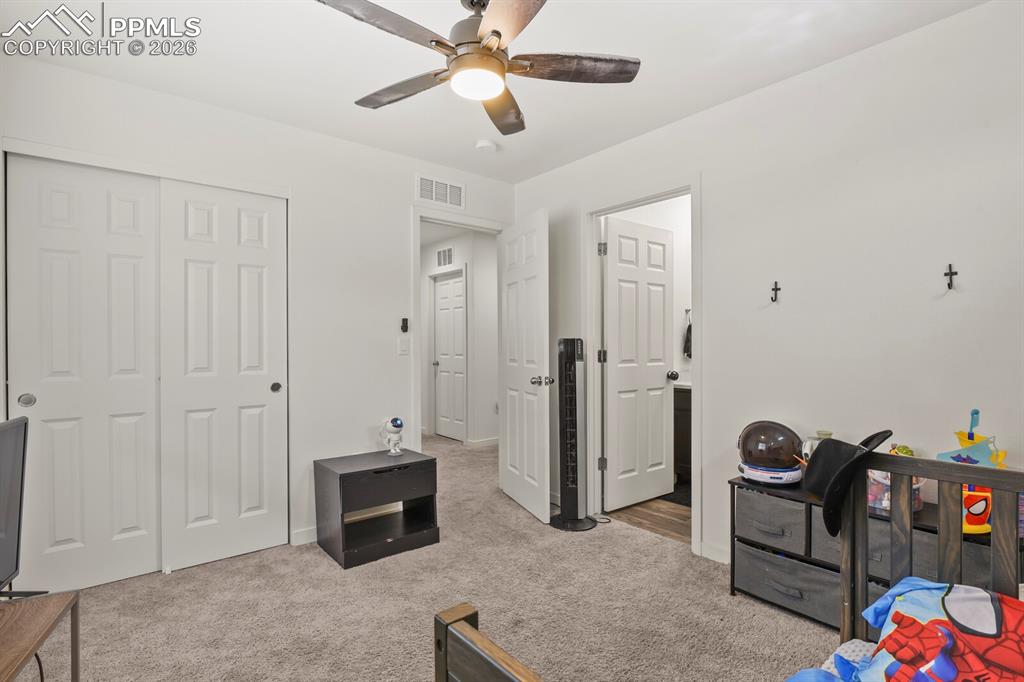 Image 21 of 27: Bedroom