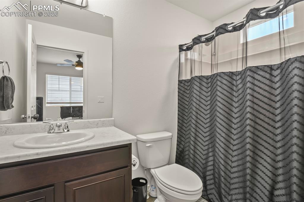 Image 22 of 27: Bathroom