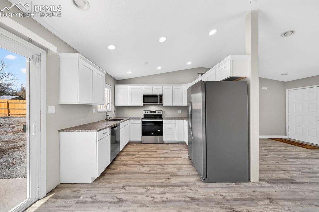 Image 10 of 49: Kitchen