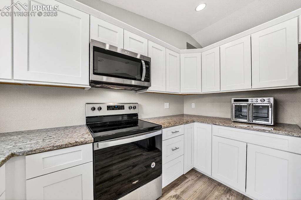 Image 11 of 49: Kitchen