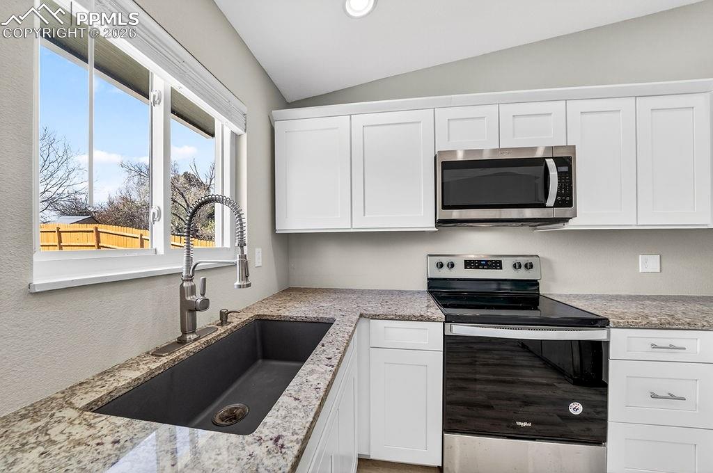 Image 12 of 49: Kitchen