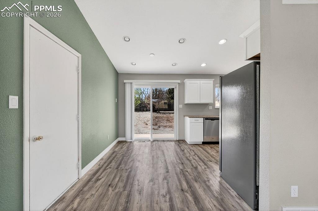 Image 15 of 49: Kitchen