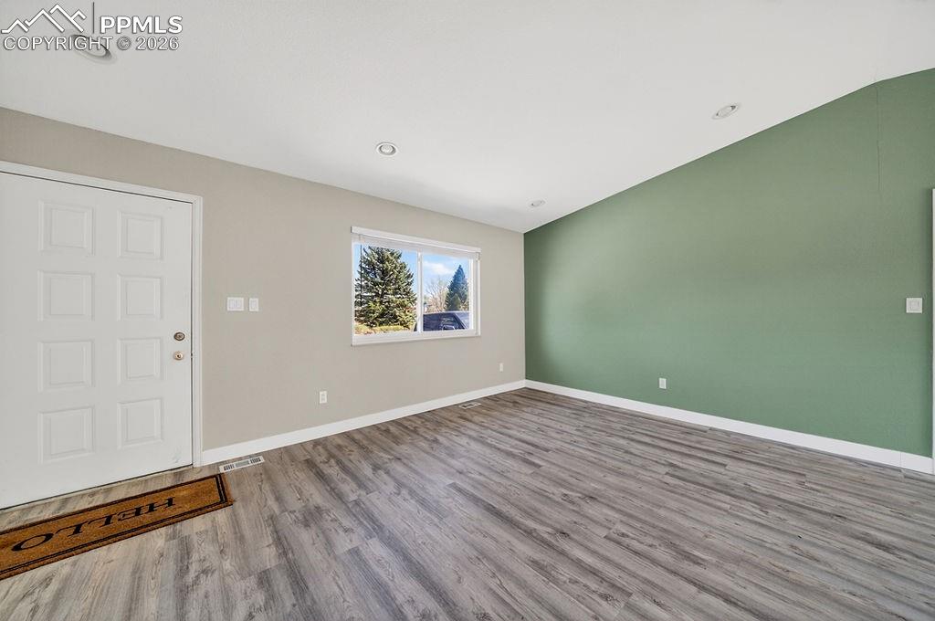 Image 18 of 49: Entry