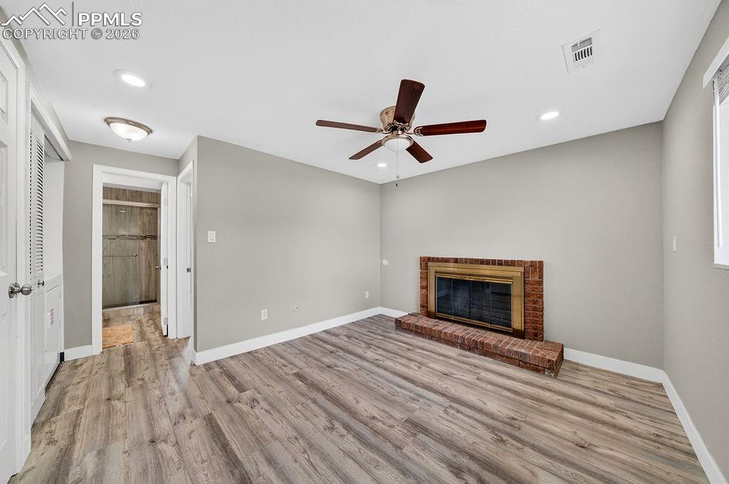 Image 39 of 49: Living Room