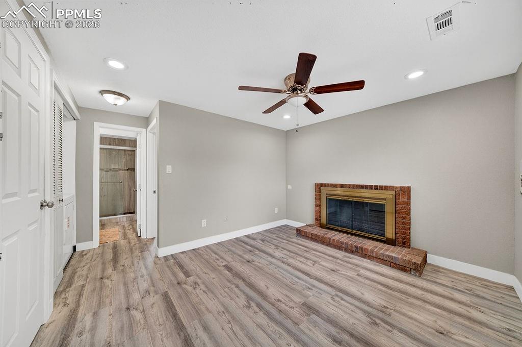 Image 40 of 49: Living Room