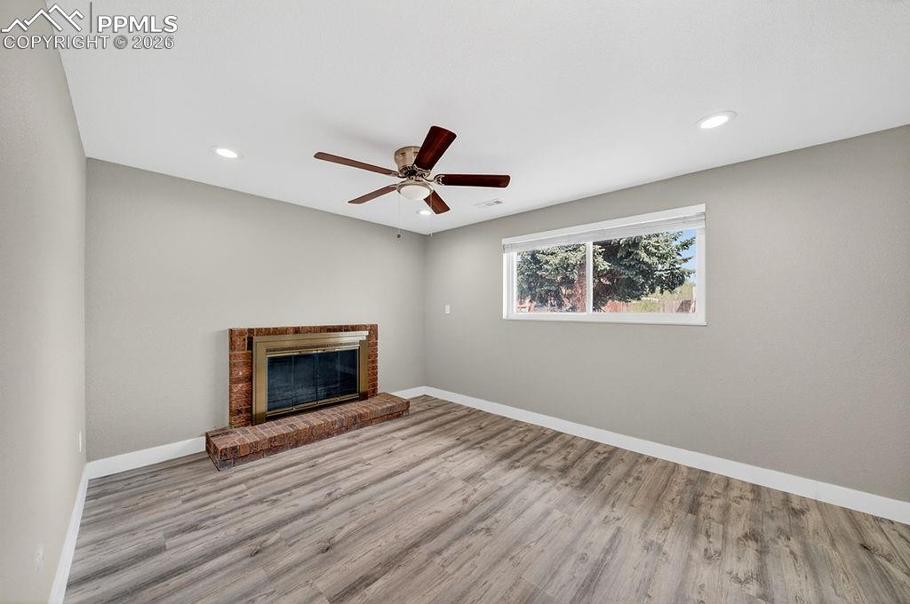 Image 43 of 49: Living Room