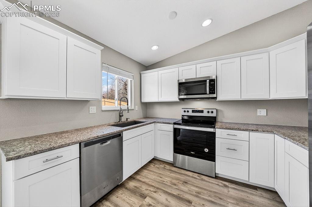 Image 6 of 49: Kitchen