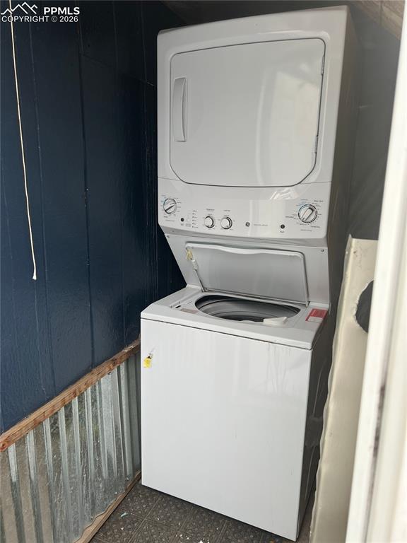 Image 46 of 49: Shared laundry area