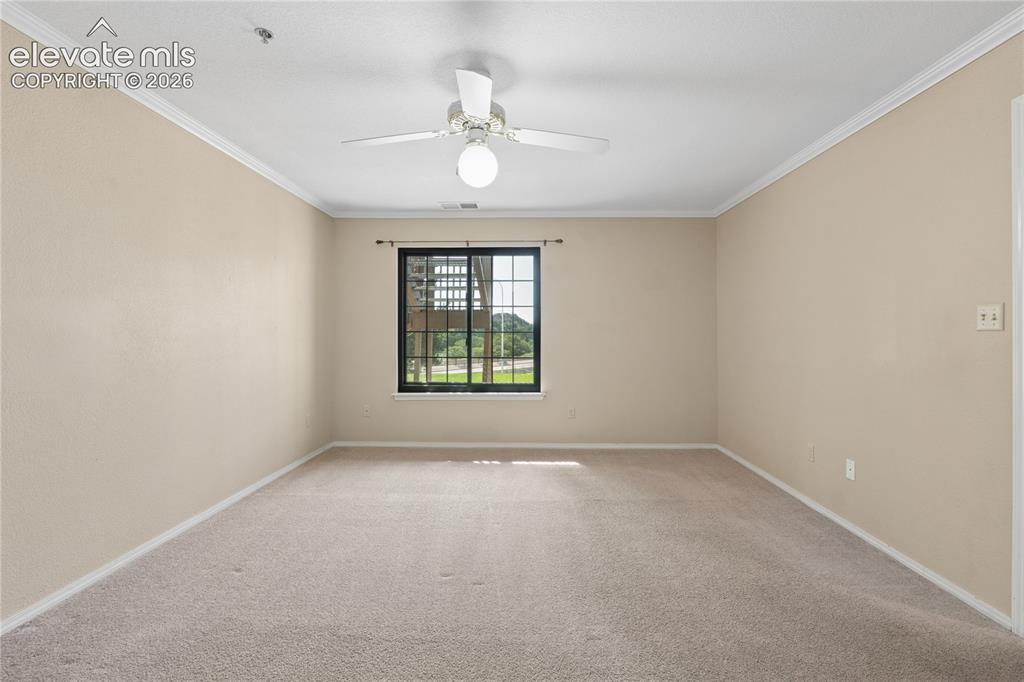Image 16 of 25: Bedroom