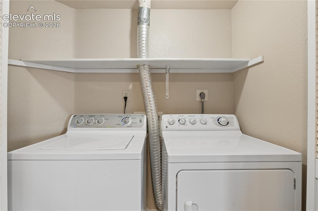 Image 19 of 25: Laundry