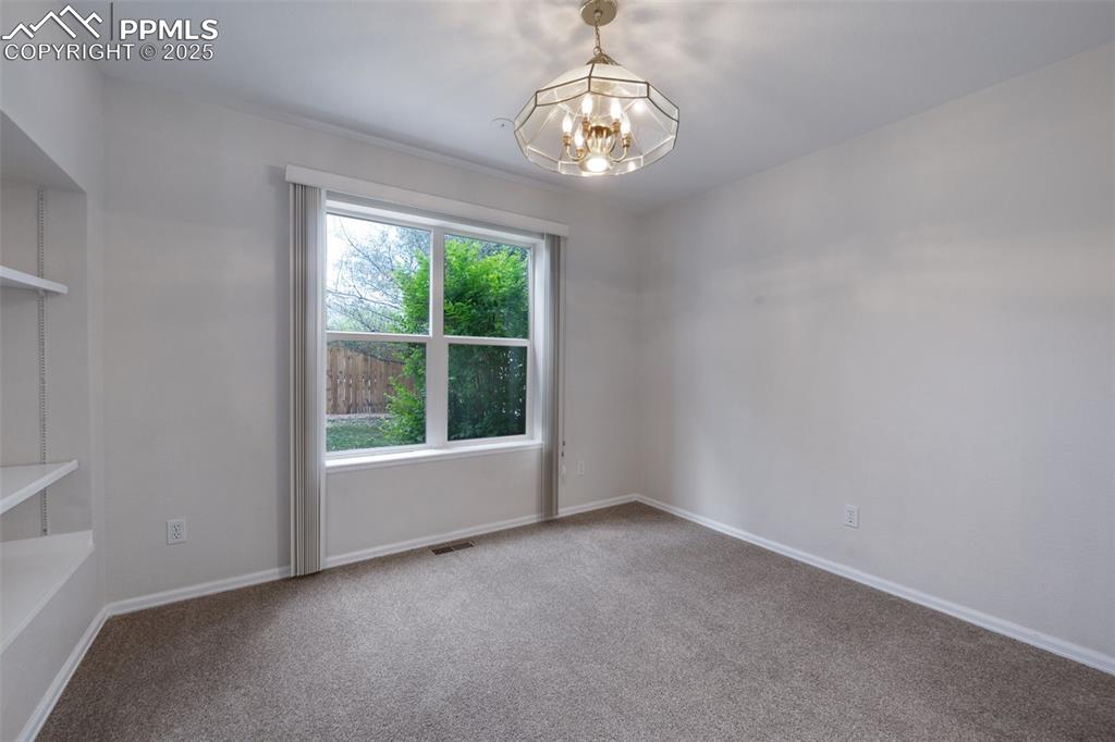 Image 10 of 36: Dining Area