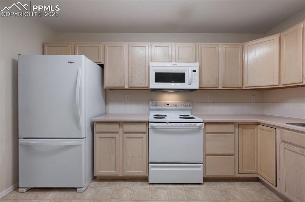 Image 12 of 36: Kitchen