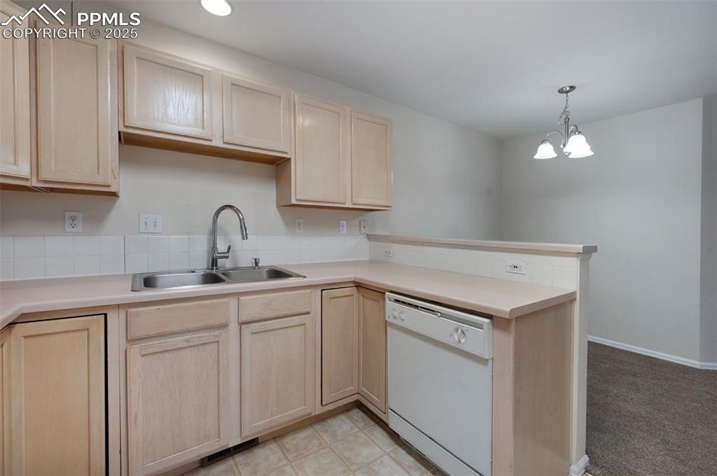 Image 14 of 36: Kitchen