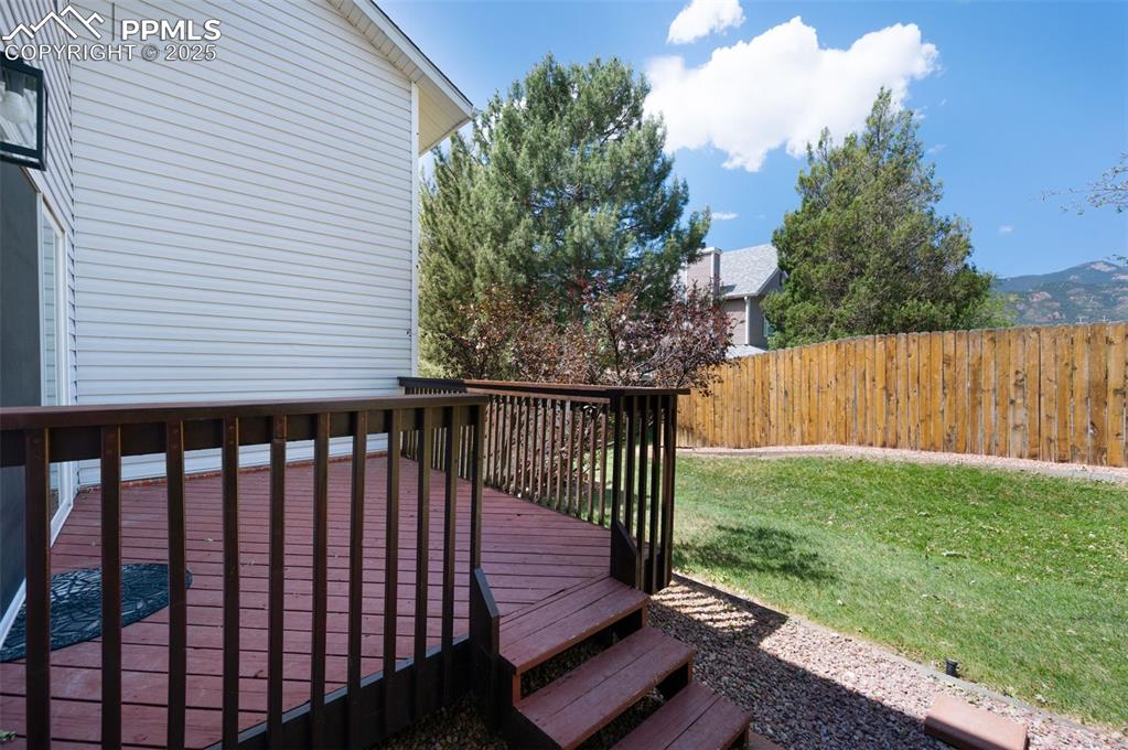 Image 31 of 36: Deck
