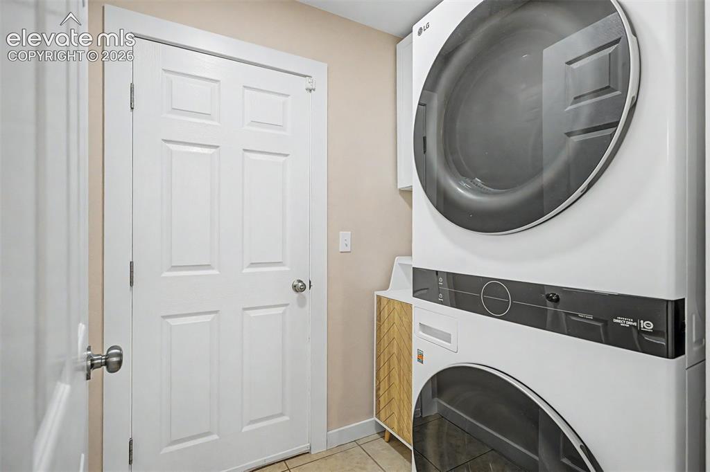 Image 18 of 45: Main floor half bath is perfect for guests