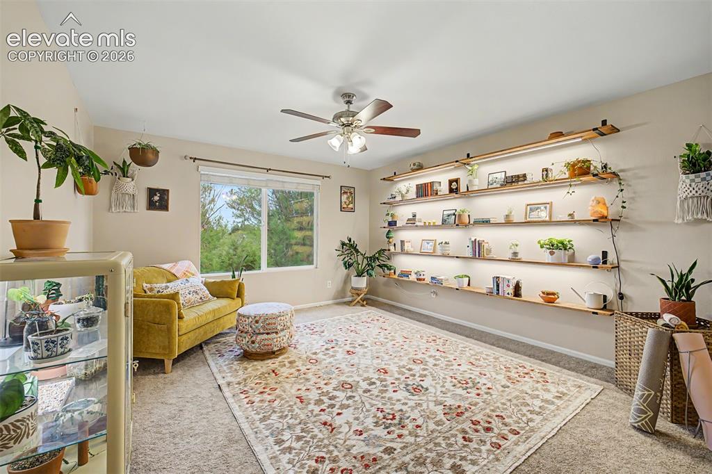 Image 20 of 45: Open loft overlooks the liiving room below