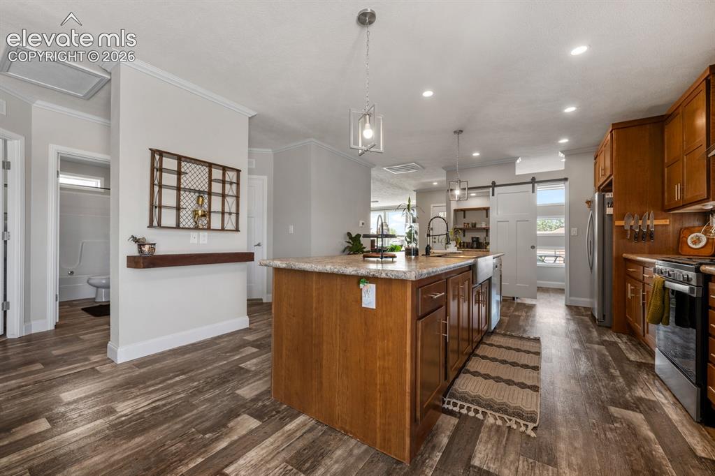 Image 11 of 38: Kitchen